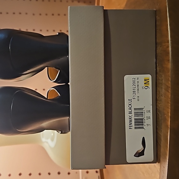 Franco Sarto black leather wedge pumps, size 9 - Picture 5 of 5